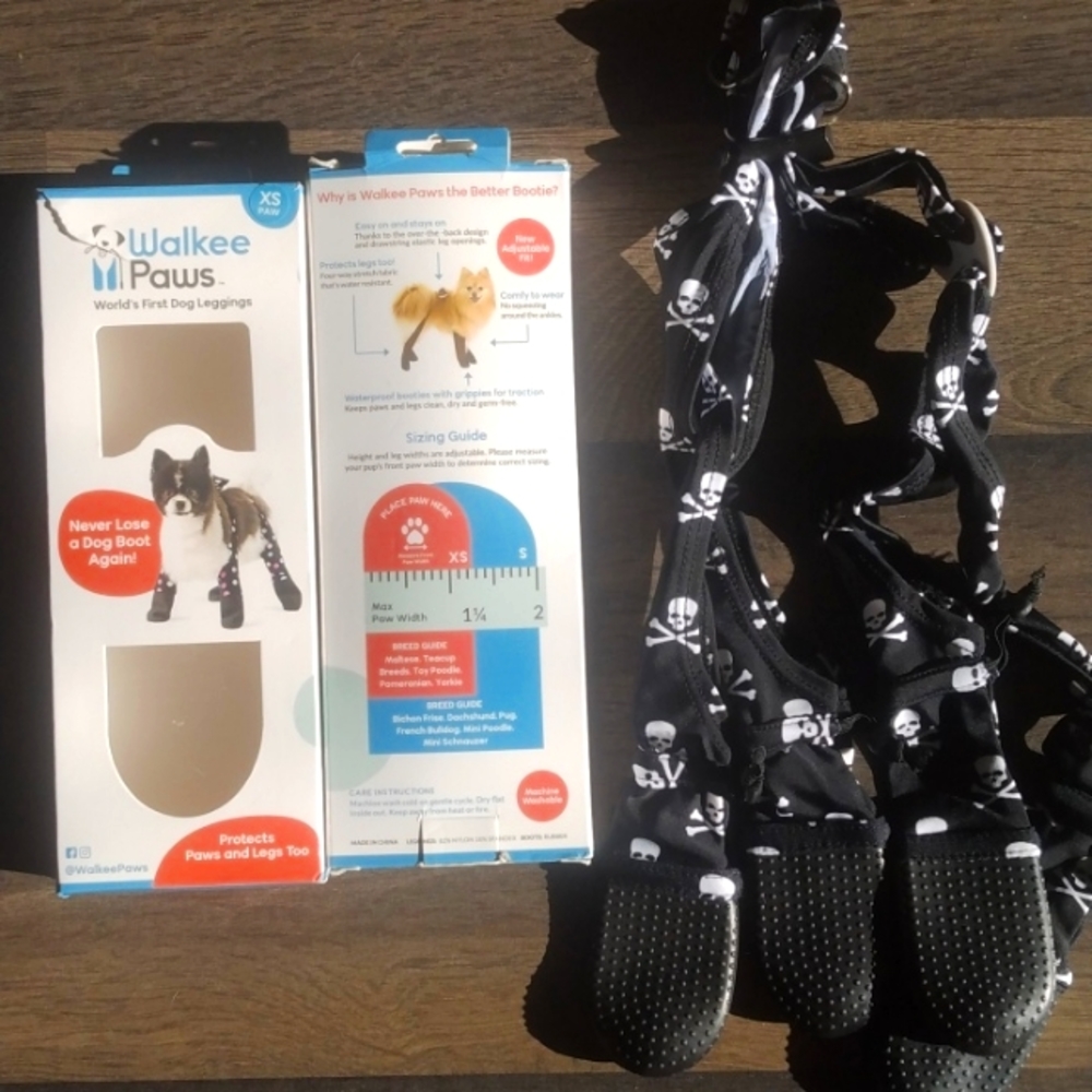Dog Booties/Leggings Rain or snow XS Skulls black and white